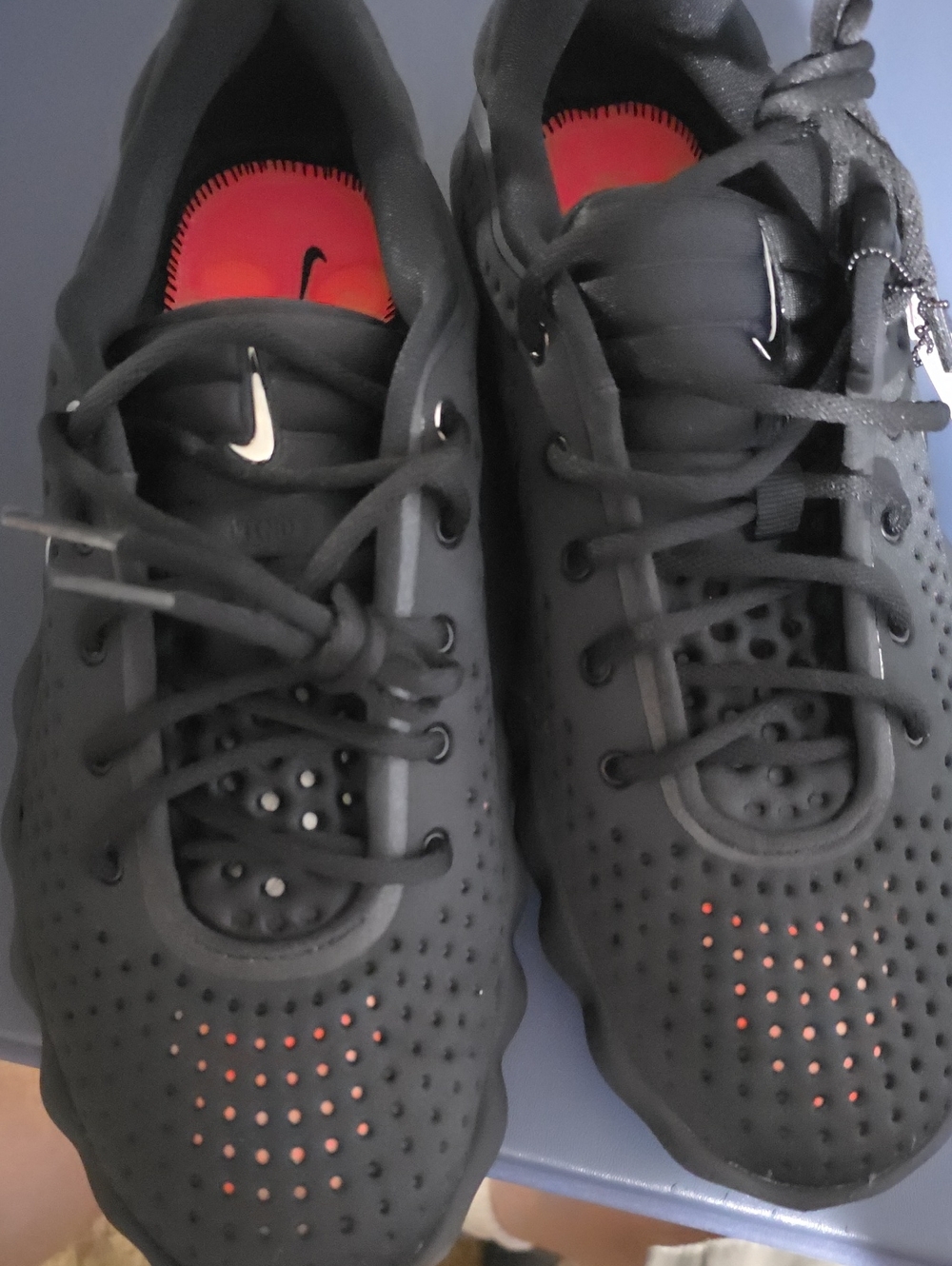 Nike Mind 002  Men’s Black Athletic Shoes with Red Insole Size 10m.